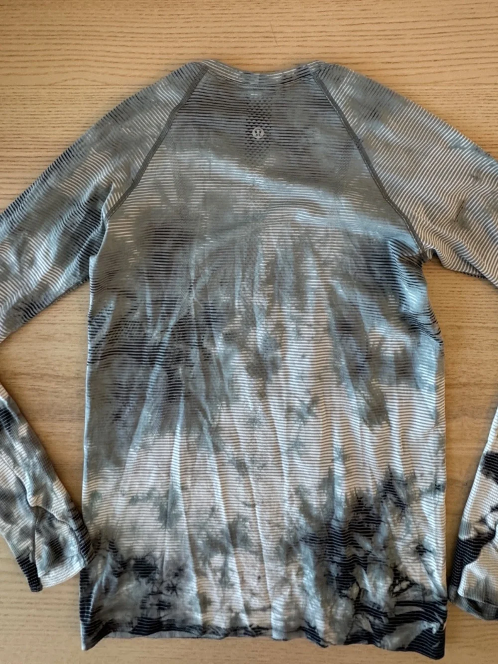 lululemon athletica Long Sleeve Striped Tie-Dye Top in Black and Gray